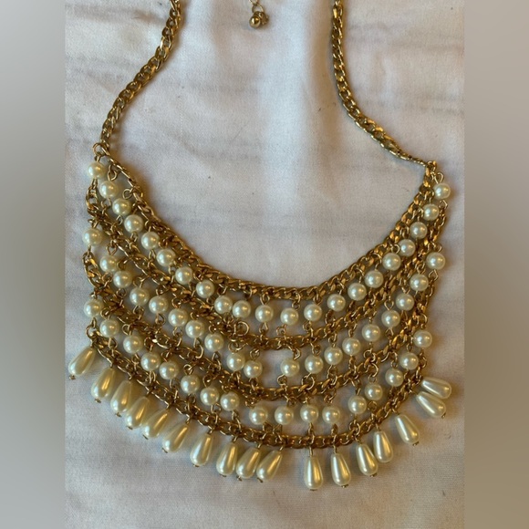 Gorgeous Cascading Faux Pearls Necklace - Picture 7 of 8